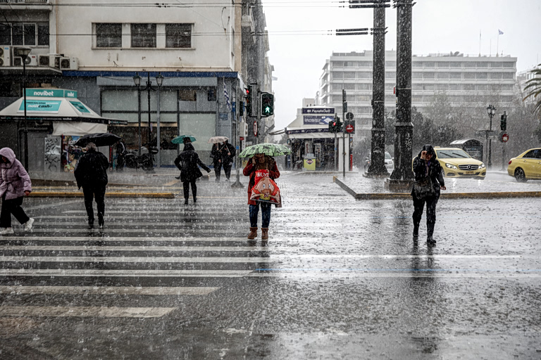 Πρωτομαγιά: Ραγδαία αλλαγή του καιρού – Ψυχρό κύμα από την Ουκρανία φέρνει βροχές και πτώση της θερμοκρασίας