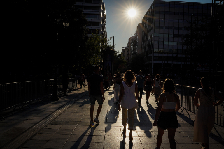 Εφιαλτικό σκηνικό στην Ευρώπη: Καταρρίπτονται τα ρεκόρ θερμοκρασίας καθώς ο φονικός καύσωνας κινείται ανατολικά