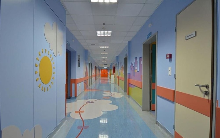 Ζεφύρι: Μάχη για τη ζωή της δίνει 3χρονη που παρασύρθηκε από αυτοκίνητο