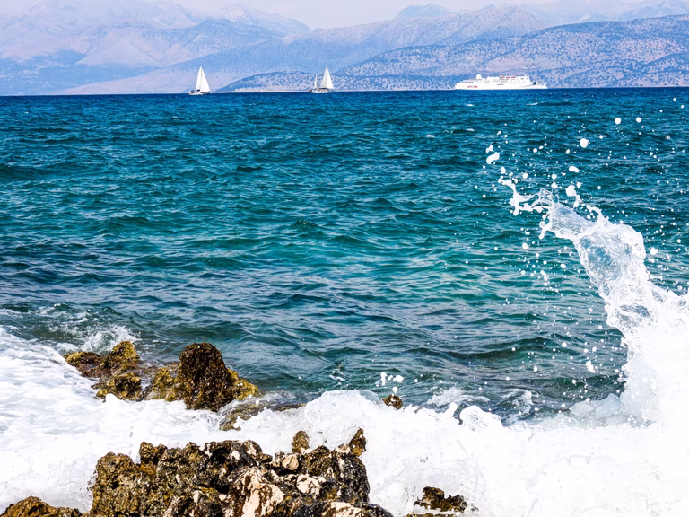 ΕΟΔΥ: 378 θάνατοι από πνιγμό κάθε χρόνο στην Ελλάδα – Οδηγίες για ασφαλή κολύμβηση