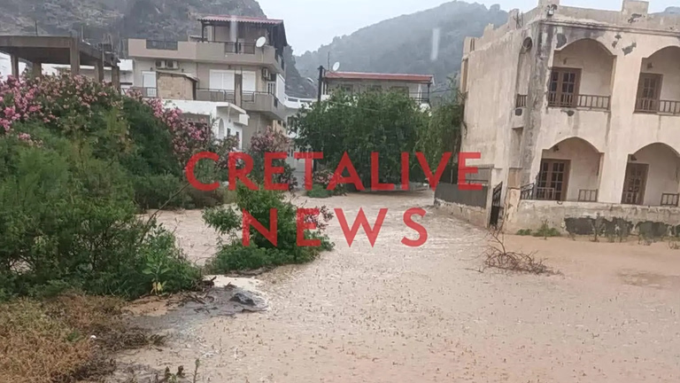 Κρήτη: «Ποτάμια» οι δρόμοι στο Ηράκλειο – Ζημιές και καταστροφές στον Τσούτσουρα