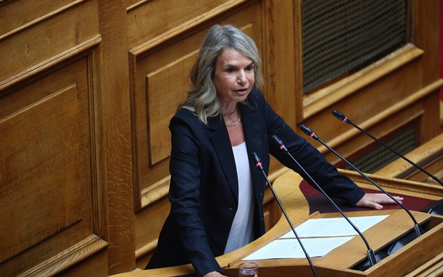 Μ. Αποστολάκη: Ο πρωθυπουργός βαφτίζει μια ευρωπαϊκή υποχρέωση ως εθνική πρωτοβουλία