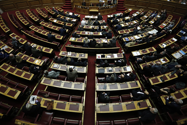 Εντός τριών μηνών η εκδίκαση υποθέσεων που εμπλέκονται πολιτικά πρόσωπα – Τι προβλέπει η ρύθμιση