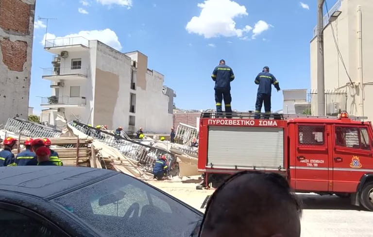 Πετράλωνα: Κατάρρευση πολυκατοικίας στην οδό Αλκμήνης – Εγκλωβίστηκαν τρία άτομα, μία αγνοούμενη