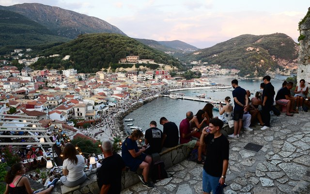 Γιατί ο ελληνικός τουρισμός εμφανίζεται ανθεκτικός απέναντι στην κρίση στη Μέση Ανατολή