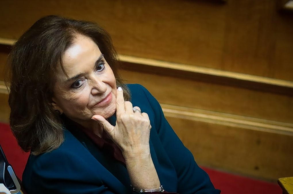 Ντόρα Μπακογιάννη: Γιόρτασε τα γενέθλιά της σβήνοντας 3 τούρτες – Η χιουμοριστική ανάρτηση με το… σσσοκολατάκι
