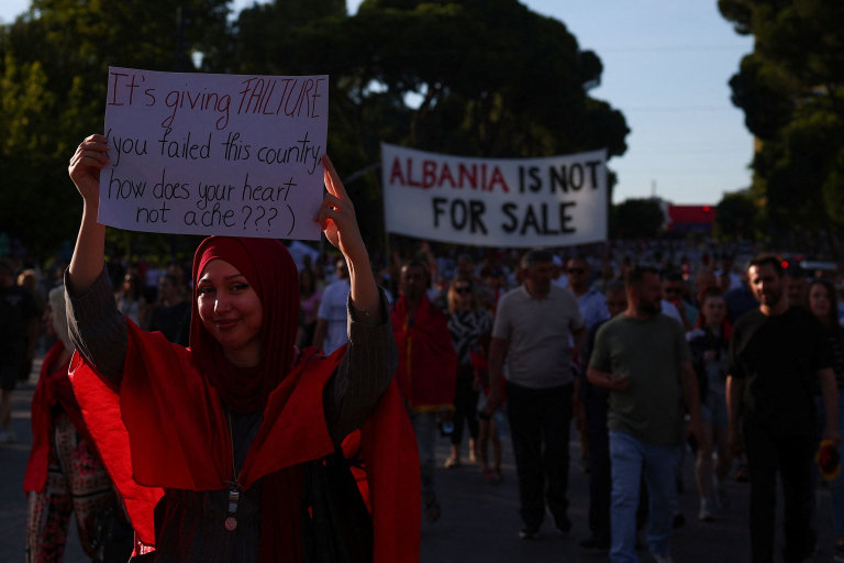 Αλβανία: Η Εισαγγελία Διαφθοράς εξέδωσε εντάλματα σύλληψης 20 ατόμων – Πιθανόν συνδέονται με το σχέδιο Κούσνερ