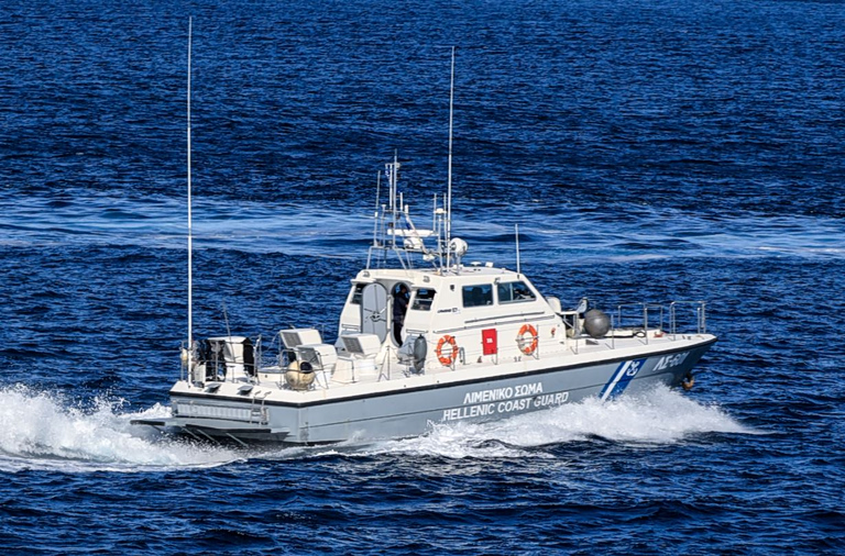 Αίγινα: Τουριστικό σκάφος με 21 επιβάτες προσάραξε σε νησίδα