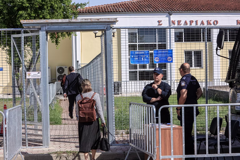 Μεγάλη ένταση στη δίκη για τα Τέμπη – Οικογένεια Βλάχου κατά Κωνσταντοπούλου