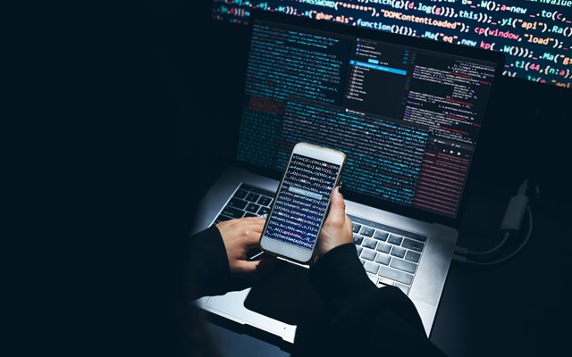 ΠΑΣΟΚ και ΕΛΑΣ κατά κυβέρνησης μετά το δημοσίευμα στο "Βήμα" για τις υποκλοπές