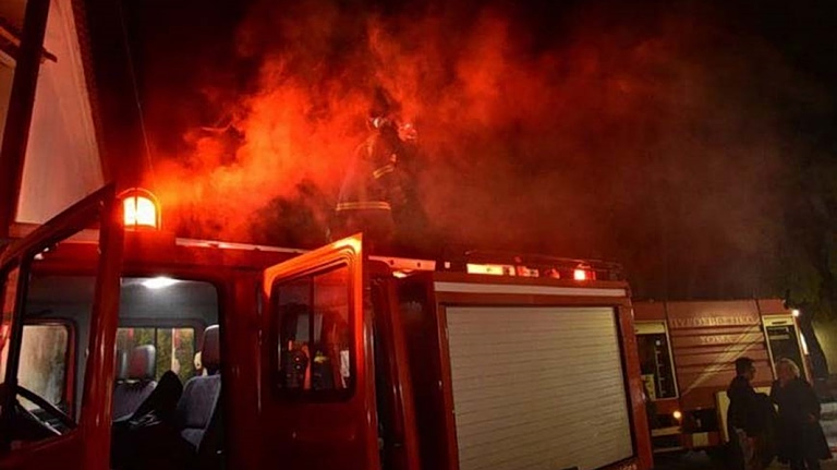 Φωτιά σε εγκαταλελειμμένο κτίριο στο Κουκάκι