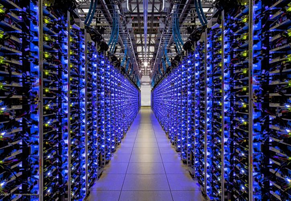 Data centers: Η ΕΕ φέρνει χαλαρούς κανόνες για το κλίμα προς όφελος των Big Tech