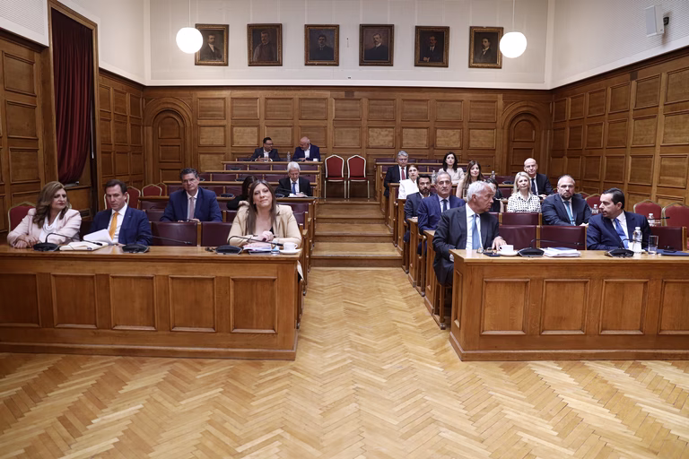 Επιτροπή δεοντολογίας: Διαπίστωσε αντικοινοβουλευτική συμπεριφορά Κωνσταντοπούλου – Καυγάς και φωνές από την πρόεδρο της Πλεύσης