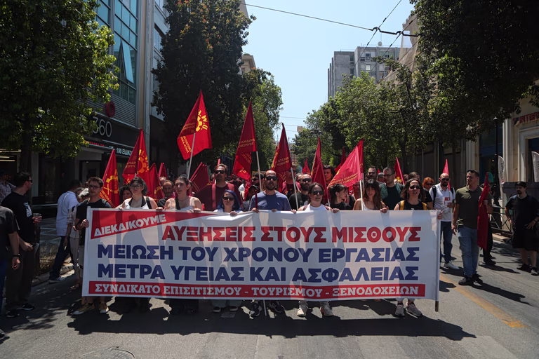 Σε εξέλιξη η απεργιακή κινητοποίηση εργαζόμενων στον Επισιτισμό – Τουρισμό
