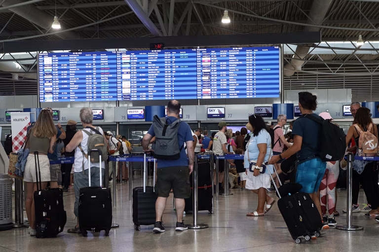 Ελεγκτές εναέριας κυκλοφορίας: Το Ελ. Βενιζέλος έχει φτάσει στο μάξιμουμ – Οι ελλείψεις που οδηγούν σε καθυστερήσεις