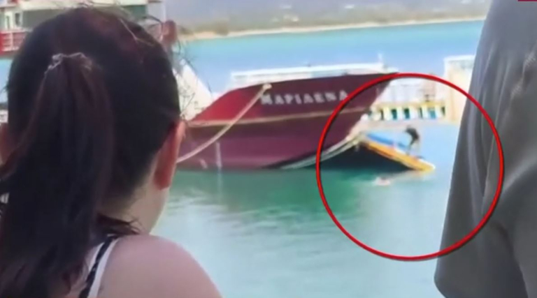 Λιμενικό: Δικογραφία για το πλοίο που άνοιξε εν πλω τον καταπέλτη – Πλοιοκτήτης ο άνδρας που επιβάστηκε κολυμπώντας