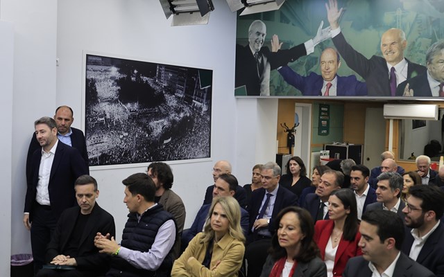 ΠΑΣΟΚ σε διάταξη εκλογικής μάχης- Πώς "κάηκε" η επιστροφή της Θεοδώρας Τζάκρη