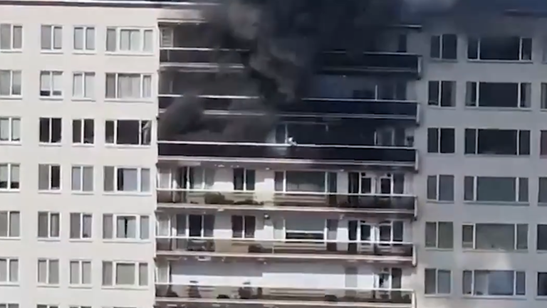 Βέλγιο: Φωτιά σε 10ώροφο κτίριο στην Αμβέρσα – Τουλάχιστον πέντε νεκροί – Βγαίνουν στα μπαλκόνια για να γλιτώσουν