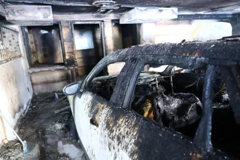 Θεσσαλονίκη: Πού επικεντρώνονται οι έρευνες για τις εμπρηστικές επιθέσεις – Σε βίντεο έχουν καταγραφεί οι κινήσεις των δραστών