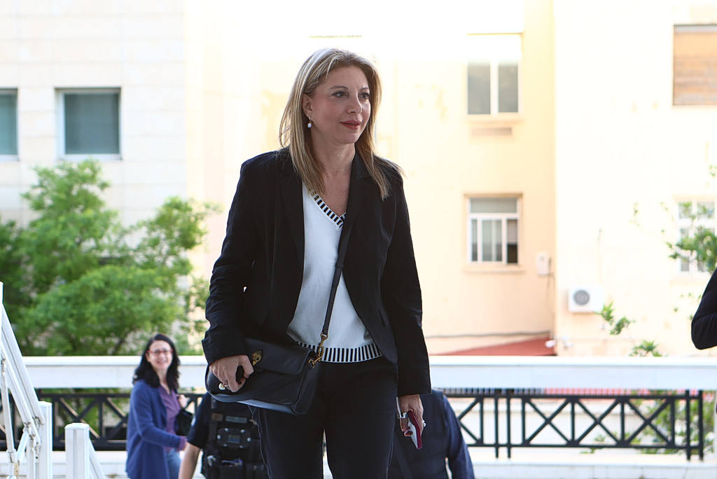 Τις επόμενες μέρες η ιδρυτική διακήρυξη για το κόμμα της Καρυστιανού – Σε απευθείας μετάδοση η συγκέντρωση υπογραφών (βίντεο)
