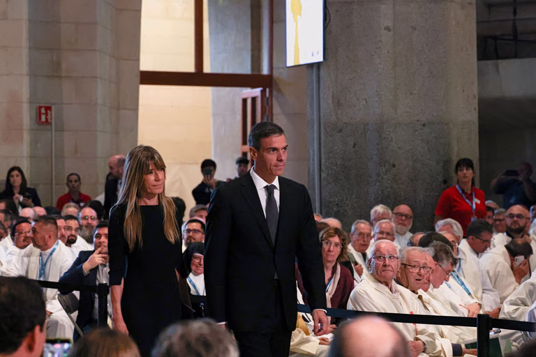 Πειθαρχική διαδικασία κατά του δικαστή που διώκει τη σύζυγο του Πέδρο Σάντσεθ – Για κατάχρηση εξουσίας