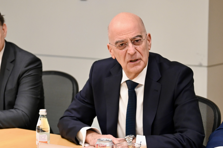 Η Τουρκία διαψεύδει ότι πολεμικό αεροσκάφος «παρενόχλησε» αυτό του Νίκου Δένδια – Μιλάει για αναχαίτιση