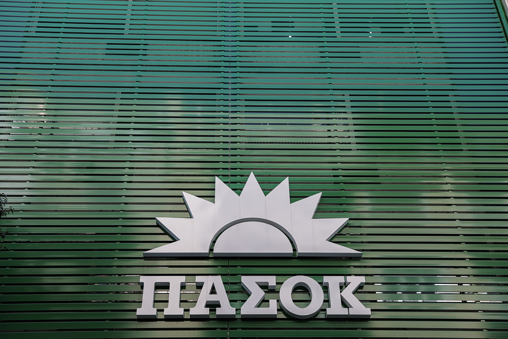 ΠΑΣΟΚ: Στα άκρα η κόντρα με τη ΝΔ, στο τραπέζι η δυσπιστία