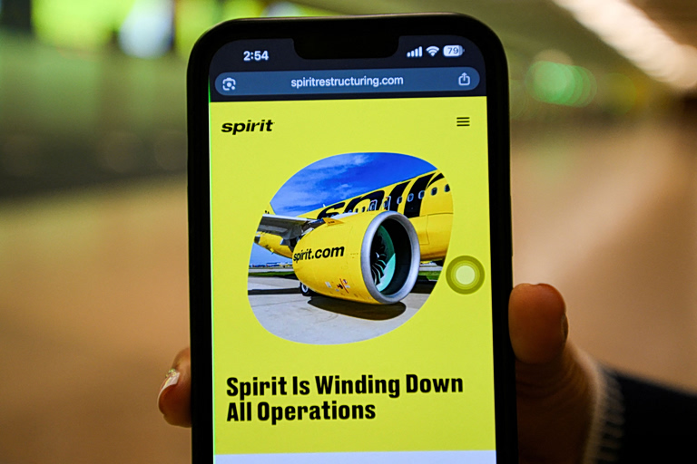 Η αμερικανική Spirit Airlines κλείνει – Είναι η πρώτη αεροπορική που πληρώνει το τίμημα του πολέμου στο Ιράν