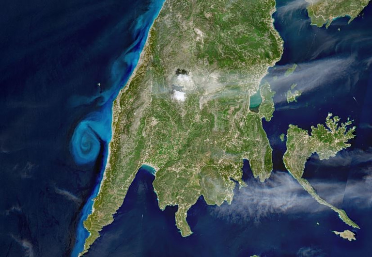 Meteo: Δορυφορική εικόνα των γαλάζιων θαλάσσιων σχηματισμών στη Λευκάδα