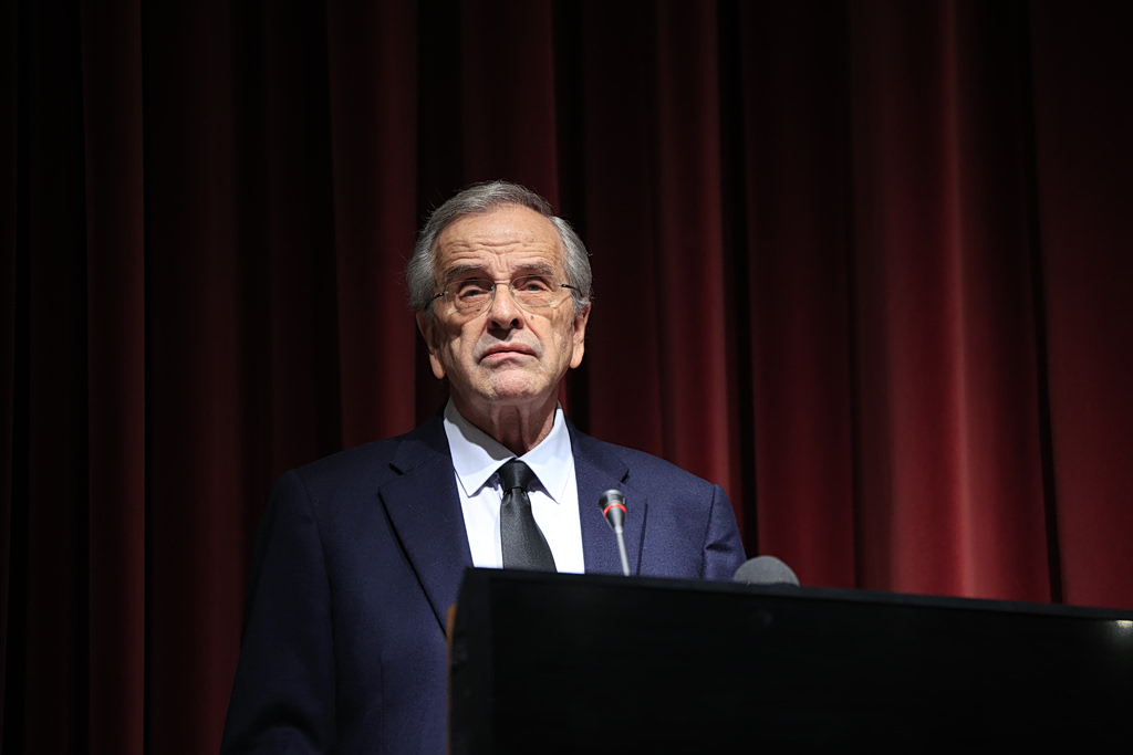 Ανοιχτά όλα τα ενδεχόμενα αφήνει ο Σαμαράς: Μήνυμα με αποδέκτη την κυβέρνηση – Τι είπε