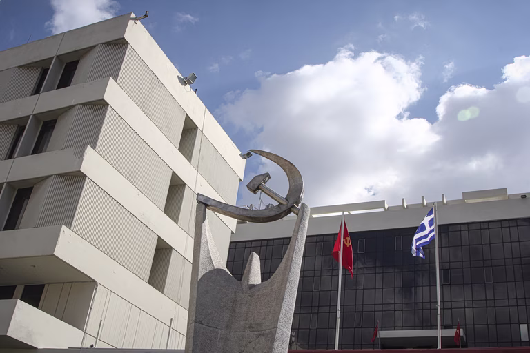ΚΚΕ για Μητσοτάκη: Η Ελλάδα του 2030 που υπόσχεται φτιάχνεται από τα «υλικά κατεδάφισης» των λαϊκών δικαιωμάτων