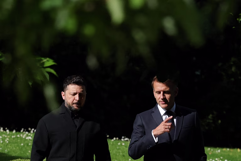 «Θα το κανονίσουμε» – Μακρόν και Ζελένσκι Μιλούσαν με ανοιχτά μικρόφωνα για τον Τραμπ