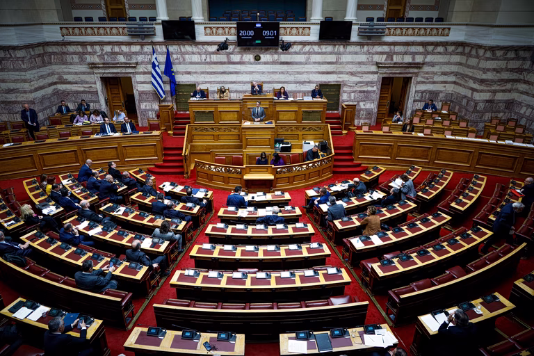 Σε εξέλιξη η συνεδρίαση στην Επιτροπή Θεσμών για τις υποκλοπές – Να κληθούν Ντίλιαν, Δημητριάδης ζητά η αντιπολίτευση