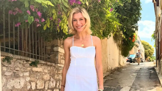 Ακομπλεξάριστη η Ζέτα Δούκα: Δείχνει το σώμα της στα 52 χωρίς καμία επεξεργασία!