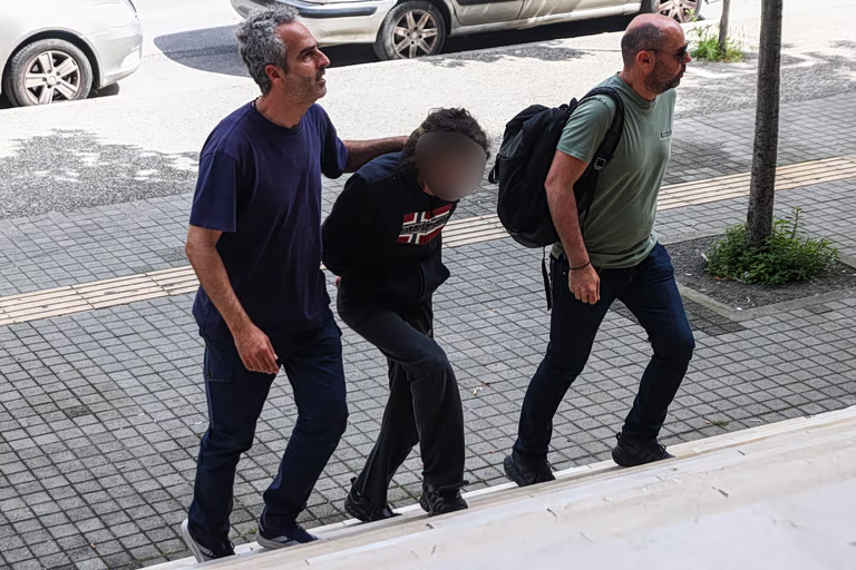 Θεσσαλονίκη: Απολογούνται οι δύο συλληφθέντες για τη δολοφονία του 54χρονου – Δεν έχει εντοπιστεί η σορός στον Λουδία