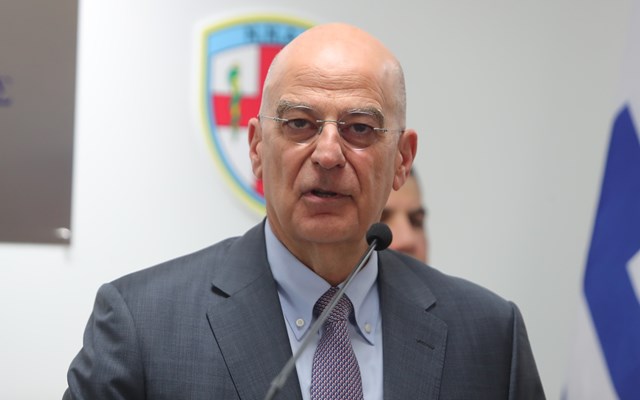 Ν. Δένδιας: Εμβληματική πράξη αντίστασης όταν πριν 85 χρόνια οι Γλέζος και Σάντας κατέβασαν τη ναζιστική σημαία από την Ακρόπολη