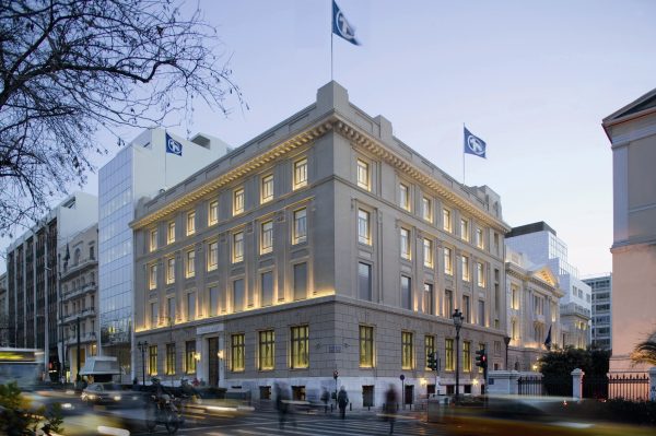 Alpha Bank: Πρώτη τράπεζα στην Ελλάδα με φωνητικό βοηθό της ElevenLabs