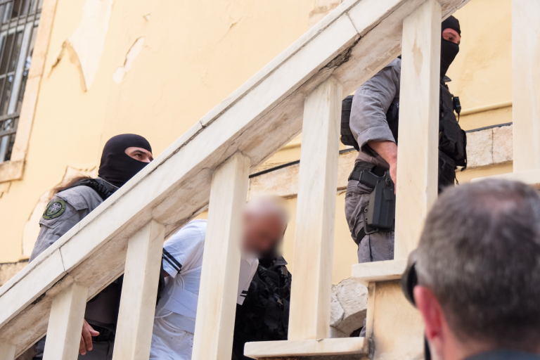 Προφυλακιστέος ο 43χρονος για τη δολοφονία της Σταυρούλας – «Κάθαρμα» φώναζαν έξω από τα Δικαστήρια