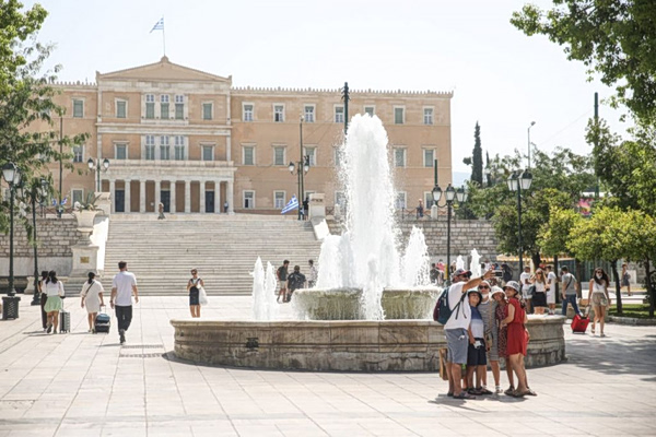 Ευρωβαρόμετρο: Αγχος, αβεβαιότητα και απογοήτευση στην Ελλάδα