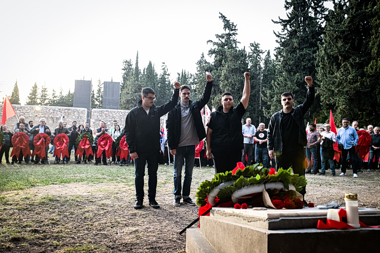 Πρωτομαγιά: Η πρώτη κατάθεση στεφάνων στο Σκοπευτήριο Καισαριανής από συνδικάτα και φορείς