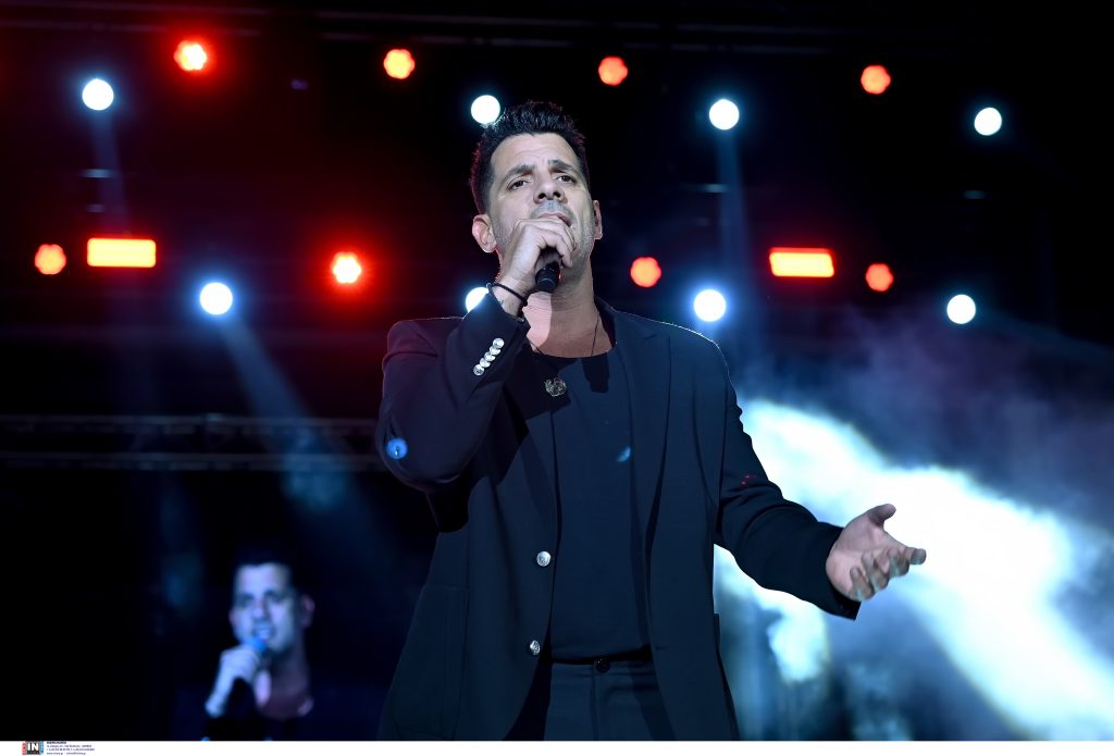 Χαμός στο φινάλε του Φέρρη στη Θεσσαλονίκη – Του πέταξαν μέχρι και στρώματα θαλάσσης!