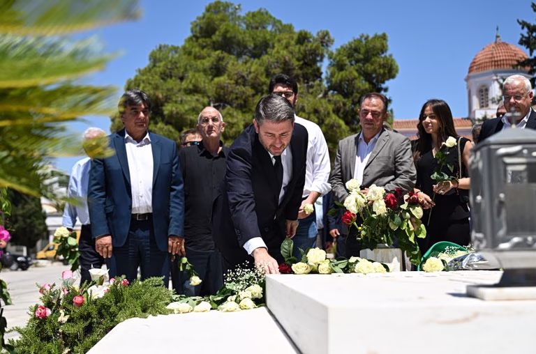 ΠΑΣΟΚ: Πολιτικό μνημόσυνο για τον Ανδρέα Παπανδρέου στο Α΄ Νεκροταφείο