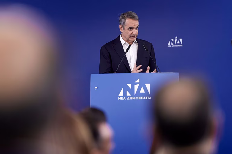 Κυρ. Μητσοτάκης: Πετάει βέλη σε Καραμανλή – Σαμαρά, επιμένει στο «Μητσοτάκης ή χάος»