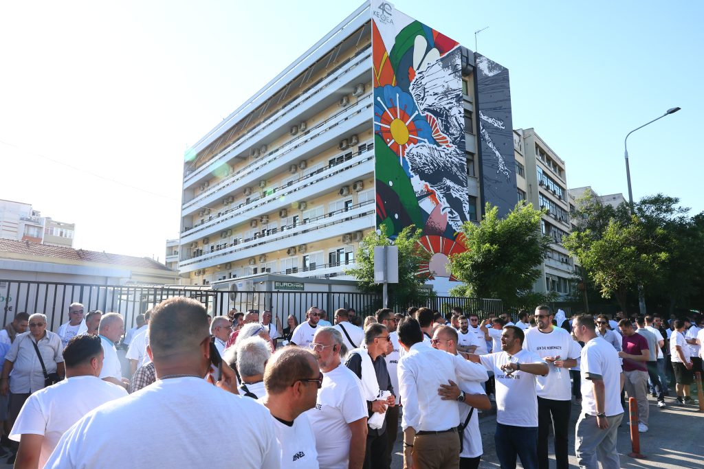 «Δεν σας φοβόμαστε»: Συγκέντρωση της ΝΔ έξω από το Ιπποκράτειο στη μνήμη της Βάγιας Νέστορα – Δείτε φωτογραφίες
