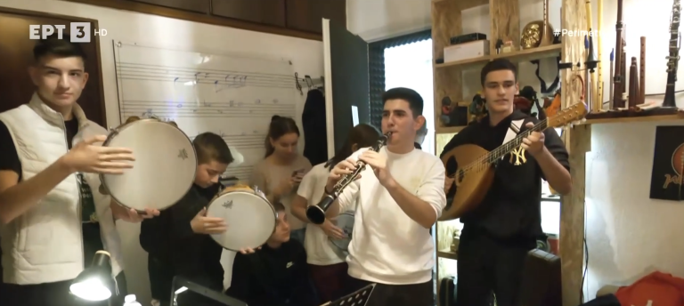 Λάρισα: Η Ελευθερία γιορτάζει έναν αιώνα ζωής κάνοντας την φαντασία των μαθητών τραγούδι μαθητές